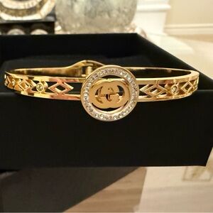 Beautiful, bracelet Gold Tone Crystal Logo Medallion Bangle Bracelet